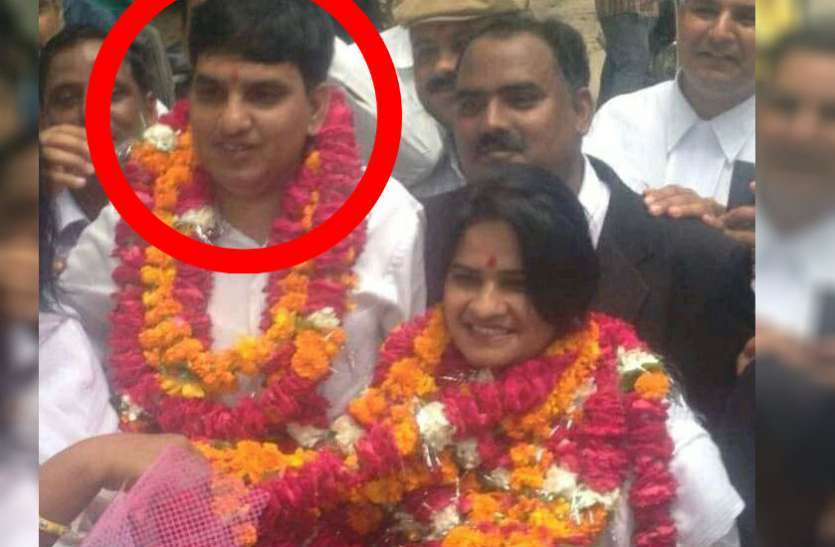 Darvesh yadav यूपी बार काउंसिल की अध्यक्ष दरवेश यादव की हत्या का नहीं खुला राज, ये बोले अधिवक्ता, देखें वीडियो