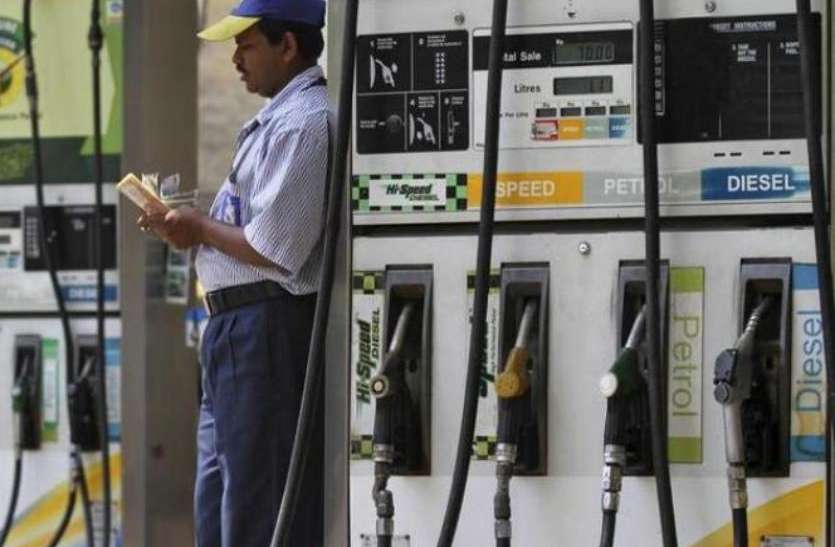 petrol diesel price Today Petrol-Diesel Price Today : पेट्रोल के दाम लगातार चौथे दिन स्थिर, डीजल की कीमत में 6 पैसे प्रति लीटर की कटौती