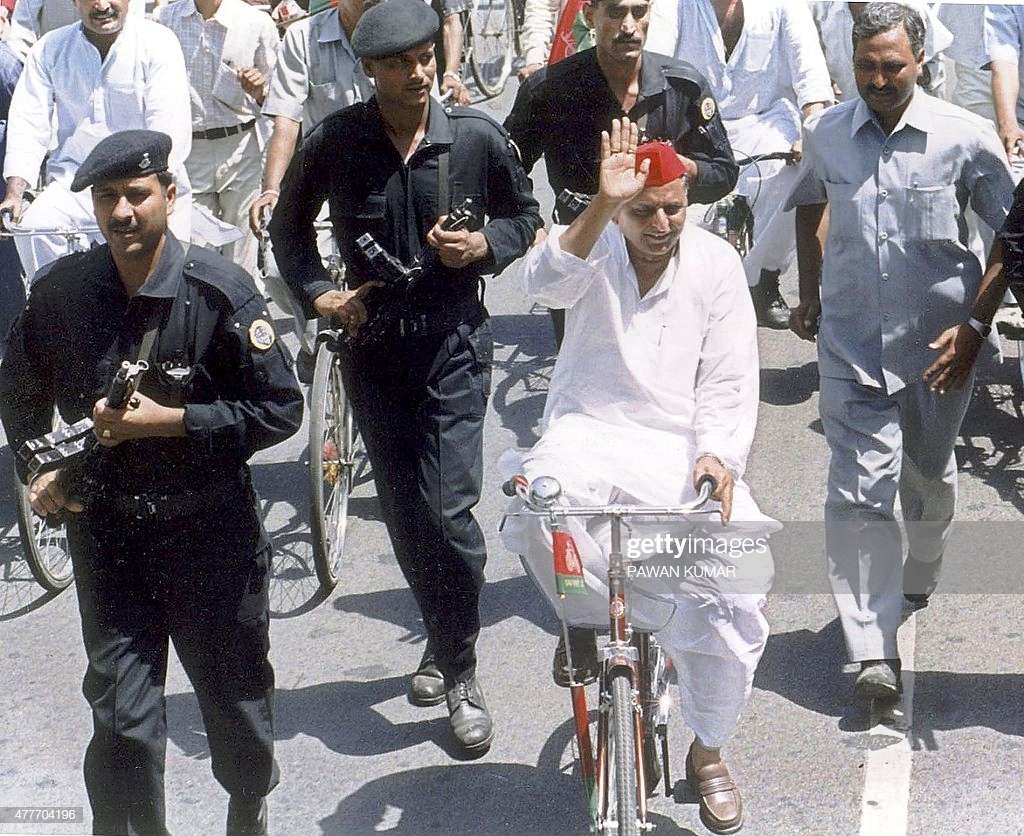 mulayam singh yadav life story in admitted to medanta hospital