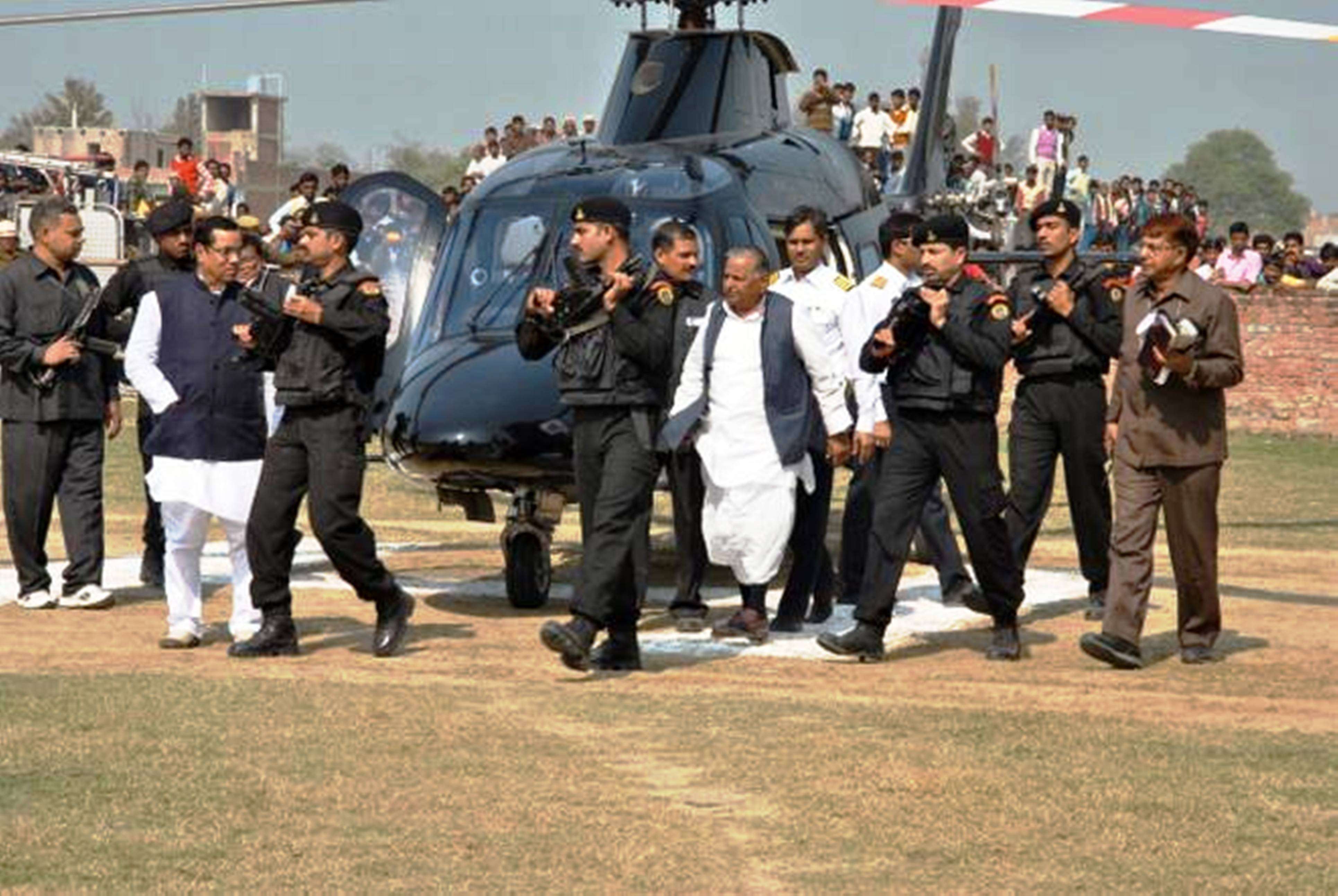 mulayam singh yadav life story in admitted to medanta hospital