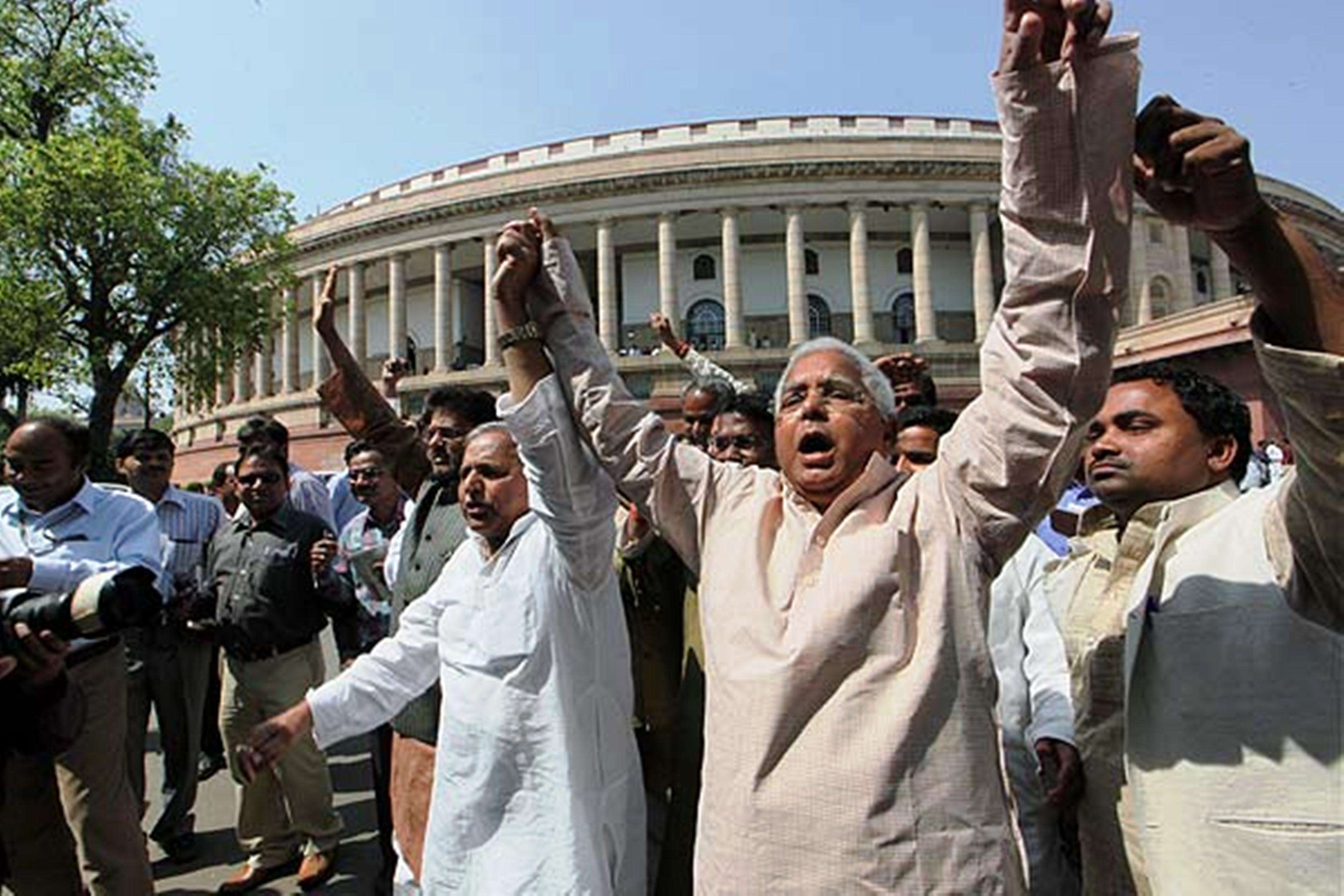 mulayam singh yadav life story in admitted to medanta hospital