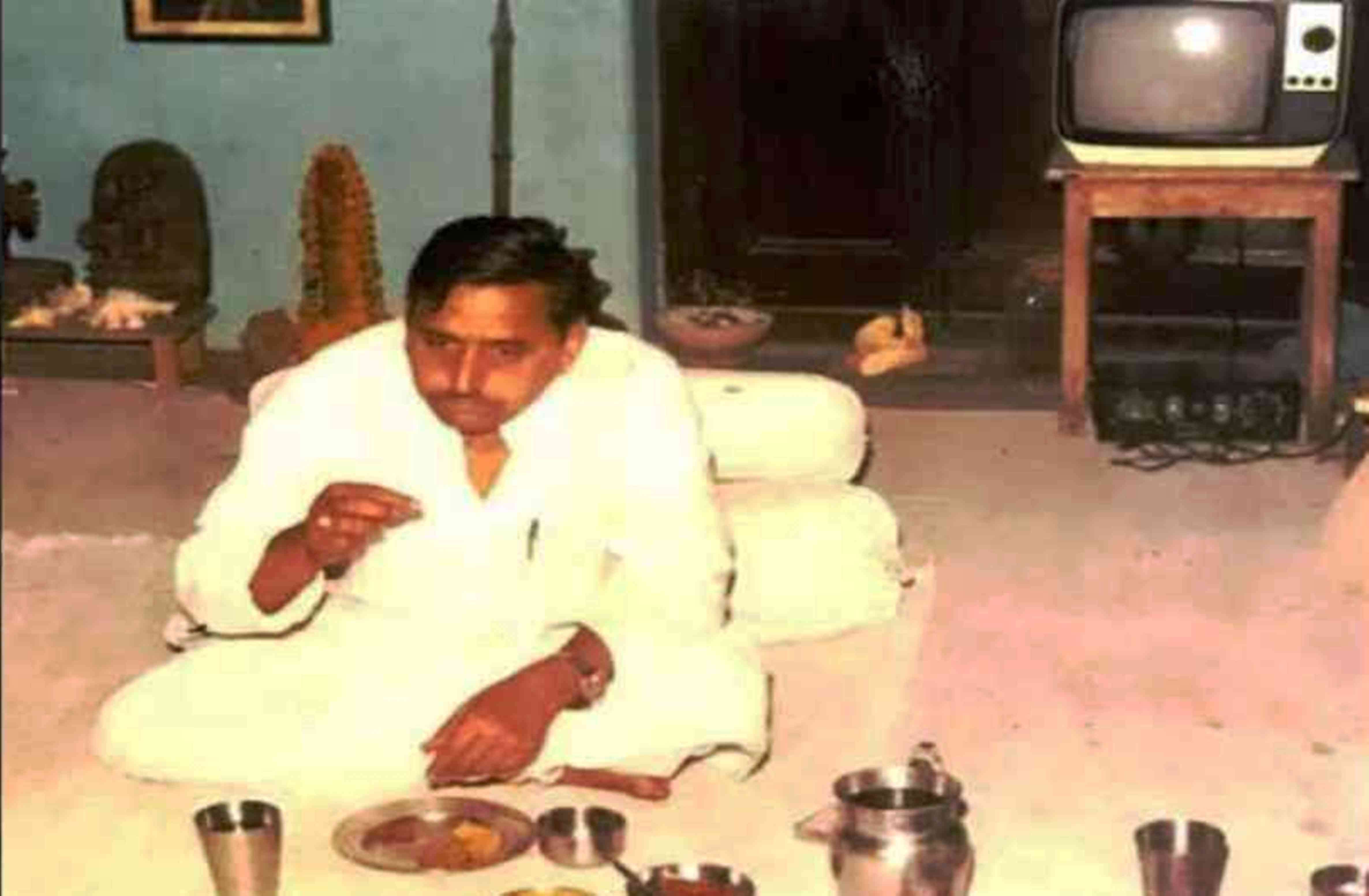 mulayam singh yadav life story in admitted to medanta hospital