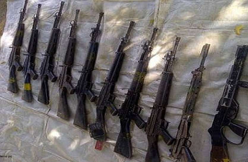 naxalite arm सर्चिंग अभियान में पुलिस को मिली बड़ी सफलता, नक्सलियों के डंप हथियार हुए बरामद