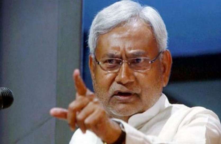 nitish नीतीश कुमार की थानेदारों को हिदायत, धरी गई शराब तो 10 साल तक थाने में नहीं मिलेगी पोस्टिंग