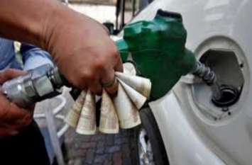 petrol-diesel price today in delhi mumbai kolkata chennai on 24 june Petrol-Diesel Price Today: लगातार दूसरे दिन पेट्रोल और डीजल के दाम में इजाफा, दिल्ली में 70 पार पहुंचा पेट्रोल
