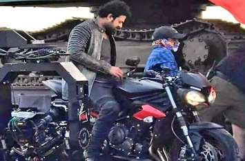 Prabhas run super sports bike in Saaho प्रभास ने फिल्म में चलाई ये धाकड़ स्पोर्ट्स बाइक, Video में जानें क्या है खासियत
