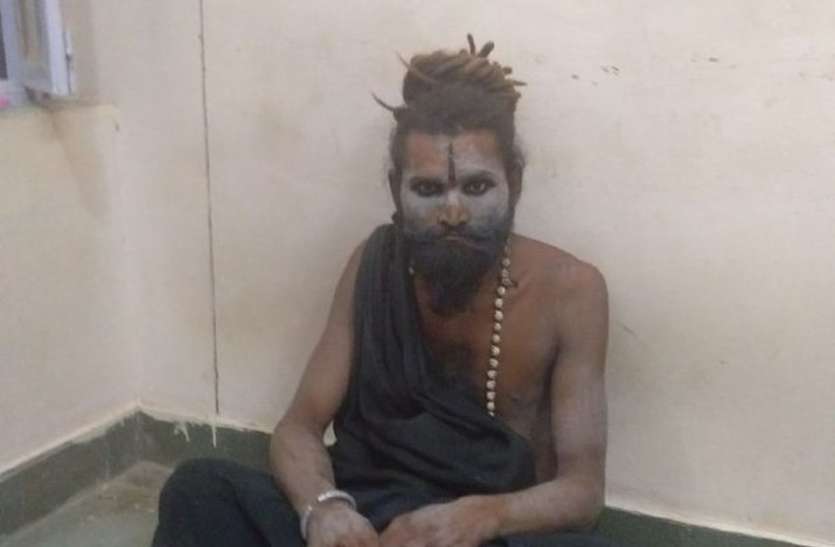 tantric-to-take-the-girl-up-and-down बालिका को उठाकर ले जाते तांत्रिक को दबोचा