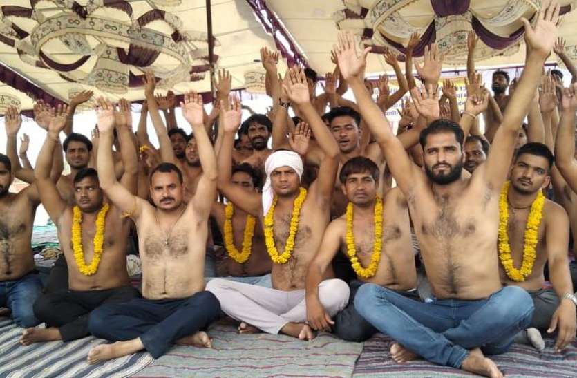 three-anshakariya-s-healthy-disease तीन अनशनकारियों की तबीयत बिगड़ी