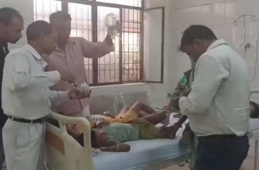 12 Child admitted in hospital due to food poisoning अगर आप भी खाते हैं बासी खाना, तो हो जाइये होशियार, हो सकती है ऐसी मुसीबत
