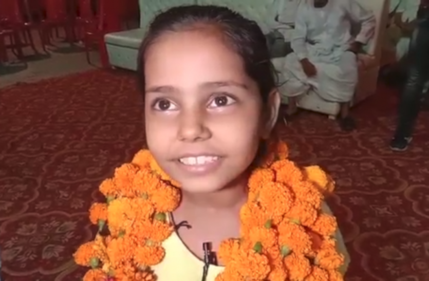 Girl Jyoti statement on PM Narendra Modi in Barabanki पांच साल की बच्ची ने बताया बेटी बचाओ-बेटी पढ़ाओ नारे का असल मकसद, कहा- वह चाहती है कि हमेशा मोदी ही रहें पीएम