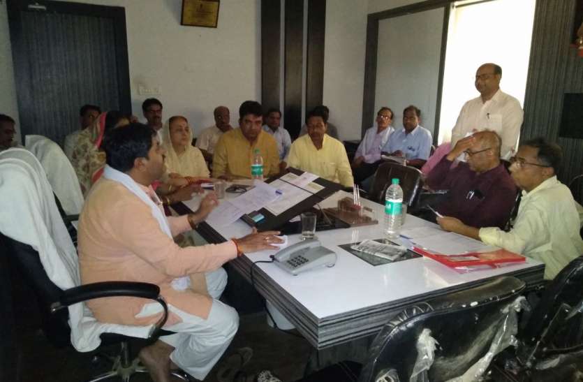news अधूरे स्कूल भवनों, मध्यान्ह भोजन से नाराज हैं सदस्य