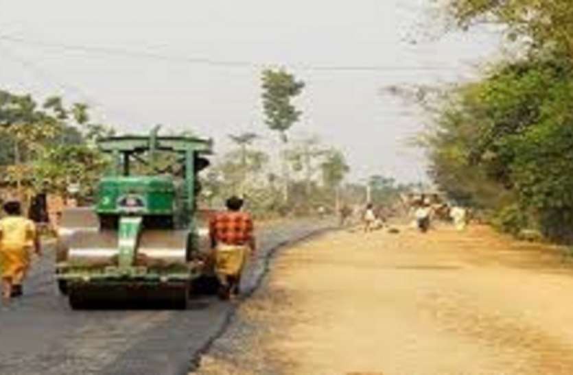 Public Health Engineering Department sent 34.55 lakh estimates, road d लोक स्वास्थ्य यांत्रिकी विभाग ने 34.55 लाख का भेजा प्राक्कलन, सड़क विकास निगम नहीं दे रहा हर्जाना