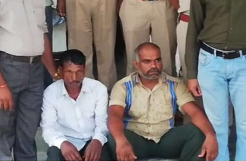 Illegal Opium In Rajasthan Illegal Opium In Rajasthan : भारी मात्रा में अवैध अफीम ले जा रहे दो जने पकड़े, अंतरराष्ट्रीय स्तर पर तीस लाख रूपए है कीमत