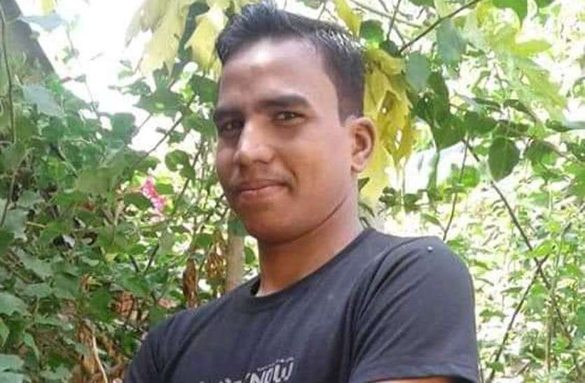आरक्षक ने ऑन ड्यूटी कर लिया कीटनाशक का सेवन, पुलिस विभाग में मचा हड़कंप आरक्षक ने ऑन ड्यूटी कर लिया कीटनाशक का सेवन, पुलिस विभाग में मचा हड़कंप