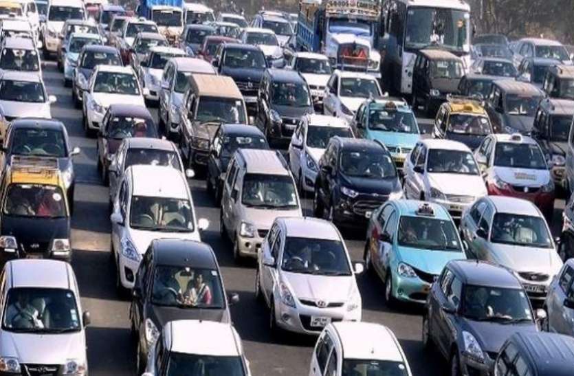 sale of vehicles मई में यात्री वाहनों की बिक्री में आई गिरावट, FADA ने दी जानकारी
