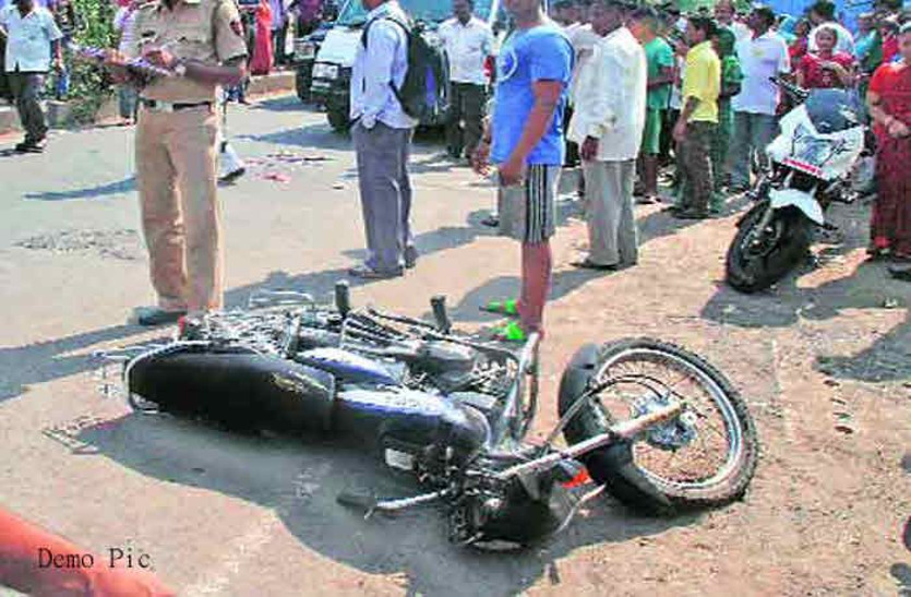 accident news हादसा: तेज रफ्तार ट्रैक्टर और बाइक में हुई जबरदस्त भिड़ंत, युवक की दर्दनाक मौत