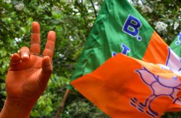 BJP MP controversial statement on rape, everyone shocked with answer यूपी में रेप की घटनाओं पर बीजेपी के इस चर्चित सांसद का विवादास्पद बयान