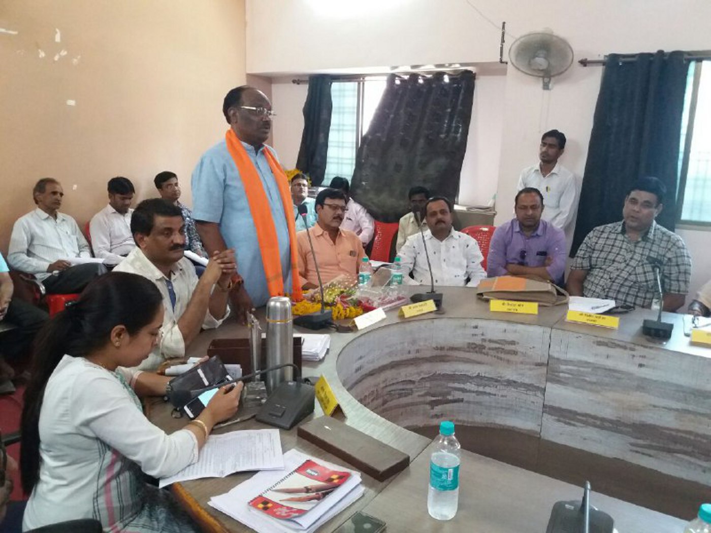 council meeting पार्षद बोले: सुनिए मेडम ठेके पर बाजार वसूली दी तो गुंडागर्दी शुरू हो जाएगी