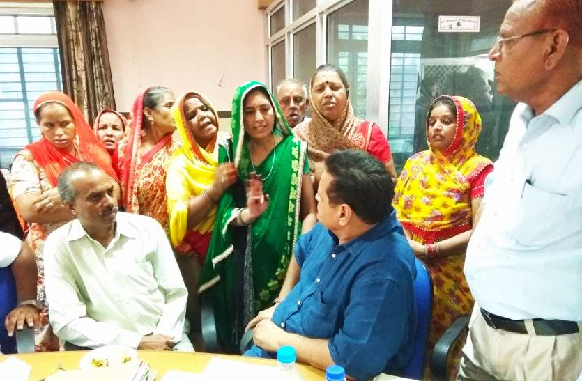 palika bathak अवैध निर्माण व पेयजल-सफाई का मुद्दा गरमाया