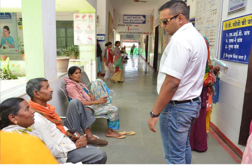 system कलक्टर का औचक निरीक्षण, दो सामुदायिक स्वास्थ्य केंद्रों में दी दबिश