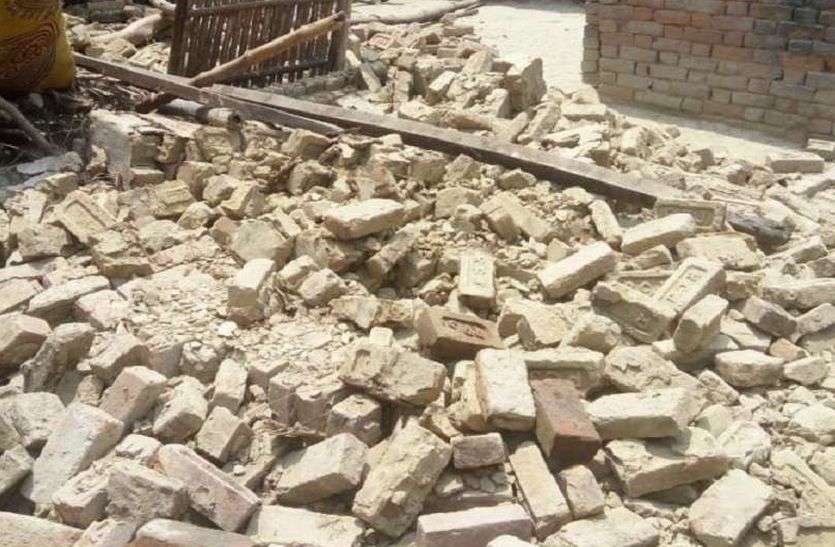One Dies After Wall Collapse Due To Heavy Rain In Alwar अलवर में काल बनकर आई बारिश, घर में बैठे व्यक्ति के ऊपर गिरी दीवार, बच्ची की भी गर्दन की हड्डी टूटने से मौत