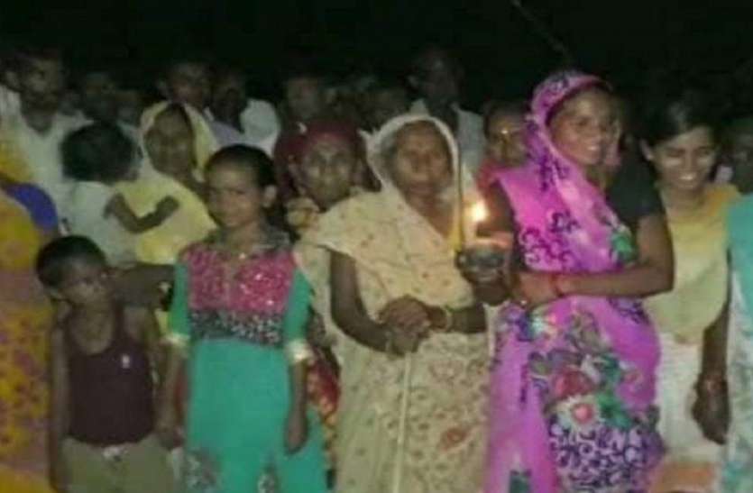 chhatisgarh OMG! अब तक इस गांव में नहीं पहुंची है बिजली, लोग इस तरह जी रहे हैं अपना जीवन