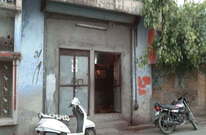 jalore#police#excise रात को शराब बेचने वाले ठेकेदारों पर पुलिस का डंडा