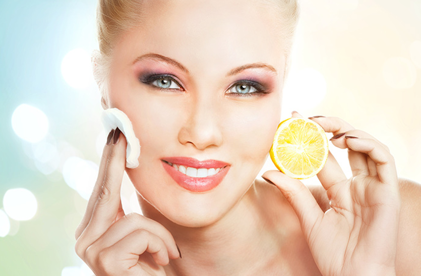 lemon-increases-skin-glow-by-removing-toxic-elements-from-the-body शरीर से विषैले तत्त्व निकालकर त्वचा की चमक बढ़ाता है नींबू, जानें इसके अन्य फायदे