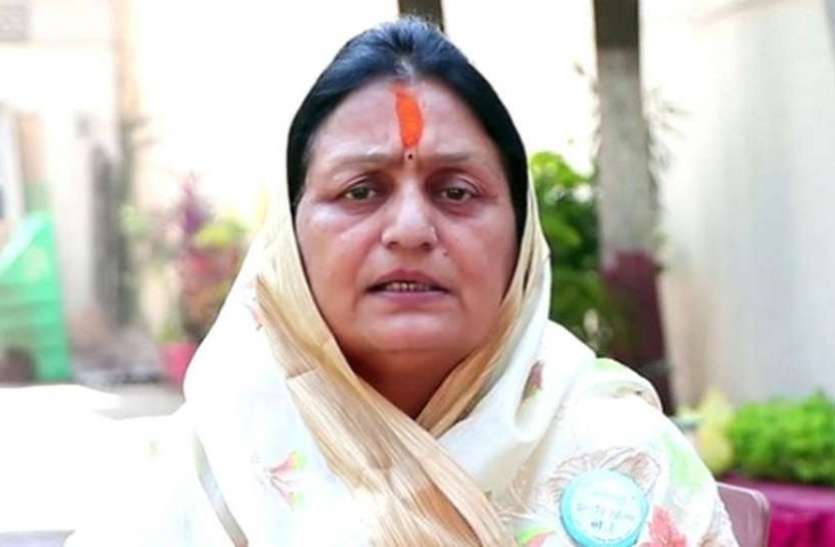 mayor सीएसपी ने महापौर को दिखाई अंगुली, भडक़े भाजपाई बोले- महिला से ऐसे बात करते हैं क्या...