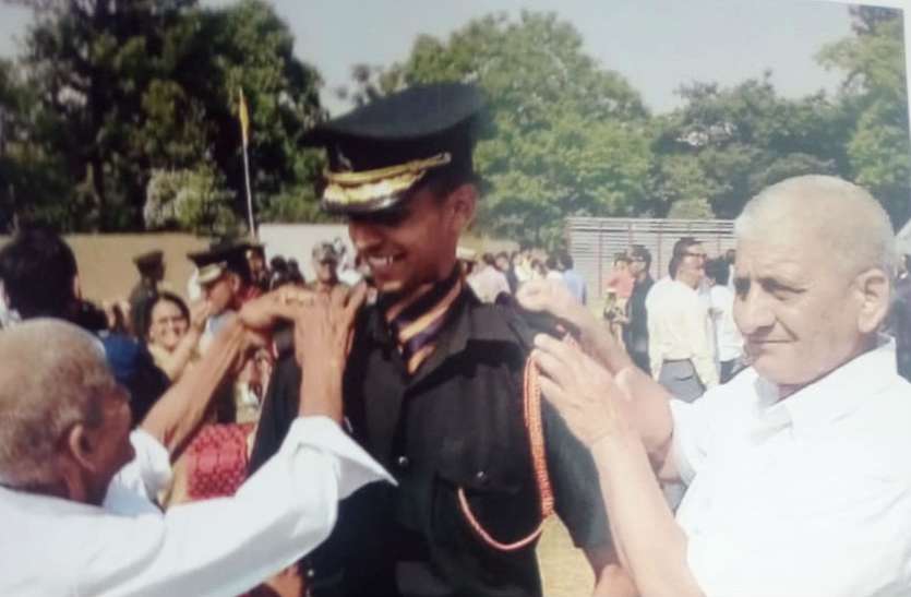 mathura 'महुवन' के किसान का बेटा बना सेना में कमीशन ऑफिसर