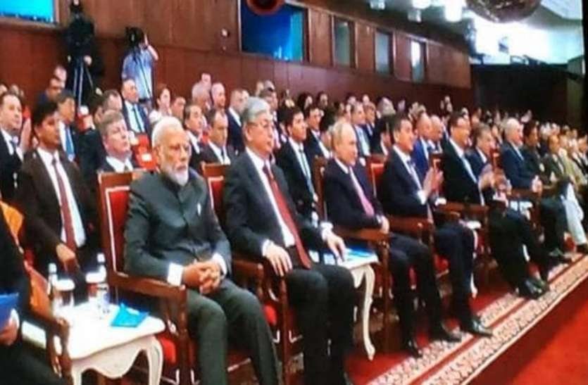 modi SCO सम्मेलन में मोदी ने इमरान खान को नजरअंदाज किया, हर मौके पर दूरी बनाए रखी