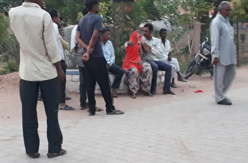 mundwa news बस की टक्कर से बाइक सवार युवक की मौत