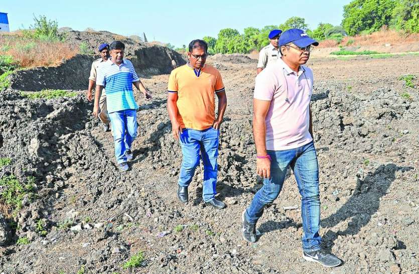nadi नदी किनारे बन रहे मकानों पर रोक, पुरानों पर चलेगी जेसीबी