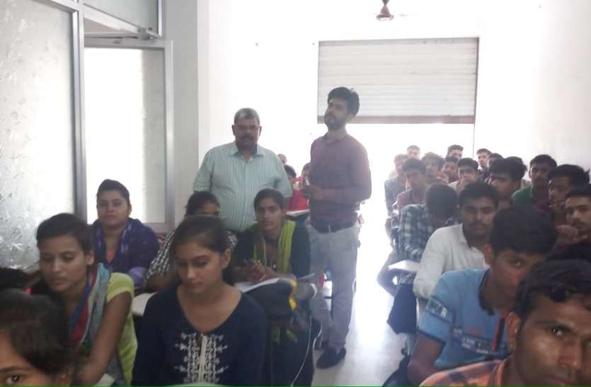 Neemuch Coaching Center Letest News In Hindi Coaching Center अवैधानिक रूप से चलता मिला कोचिंग सेंटर