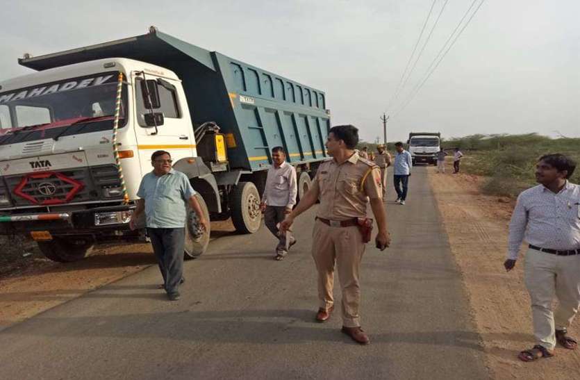 Padu Kala News पुलिस व मायनिंग विभाग की संयुक्त कार्रवाई में अवैध बजरी से भरे चार डम्पर पकड़े