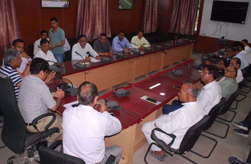 service-of-cattle आखिर क्यों जिला कलक्टर को कहना पड़ा कि मुक पशुओं की सेवा के लिए आमजन भी आगे आए