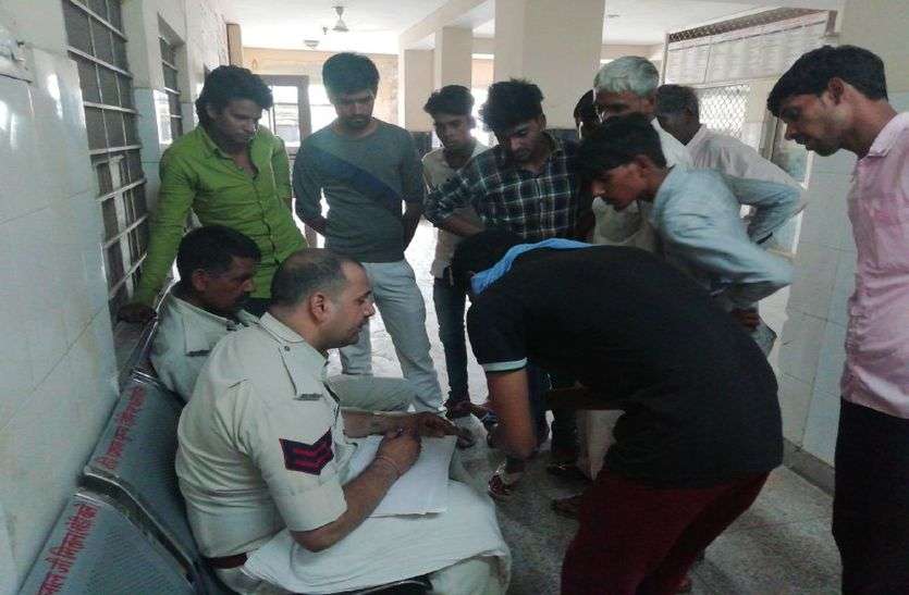 Alwar Mob Lynching : Men Dies After After Mob Lynching In Alwar अलवर के रामगढ़ में फिर पीट-पीटकर हत्या, आरोपियों ने शौच करने गए युवक को लात-घूंसे मारकर मार डाला
