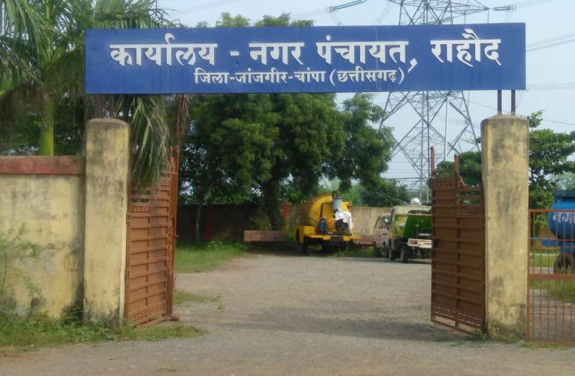 आठवीं पास प्यून को बना दिया अकाउंट अफसर , हर रोज काट रहा करोड़ों का चेक आठवीं पास प्यून को बना दिया अकाउंट अफसर , हर रोज काट रहा करोड़ों का चेक