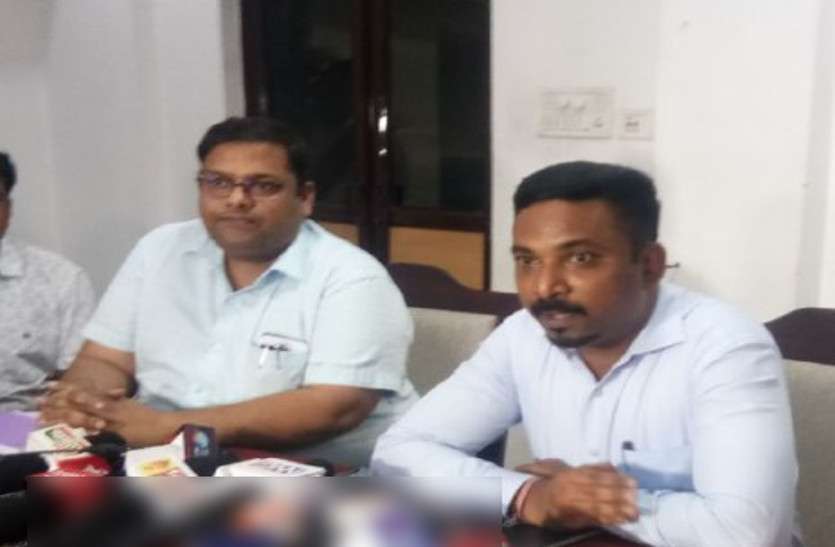 CG News रायपुर के नए कलेक्टर ने अधिकारियों से कहा - जनता के कामों को पहली प्राथमिकता दी जाए