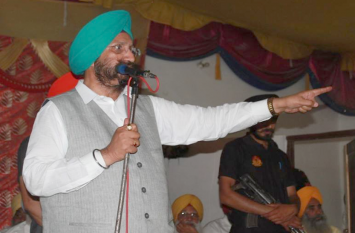 Sukhjinder Randhawa want guru granth sahib selling case investigation गुरूग्रंथ साहिब बेचने के मामले में पंजाब के मंत्री रंधावा जांच कराने के पक्ष में