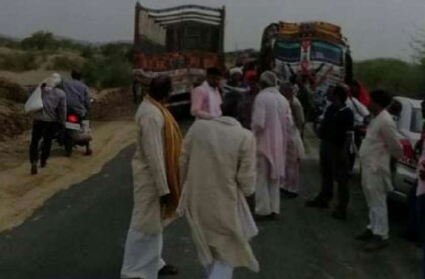 road jaam इस वजह से ग्रामीणों का चढ़ गया पारा तो कर दी रोड जाम, मच गया हड़कंप