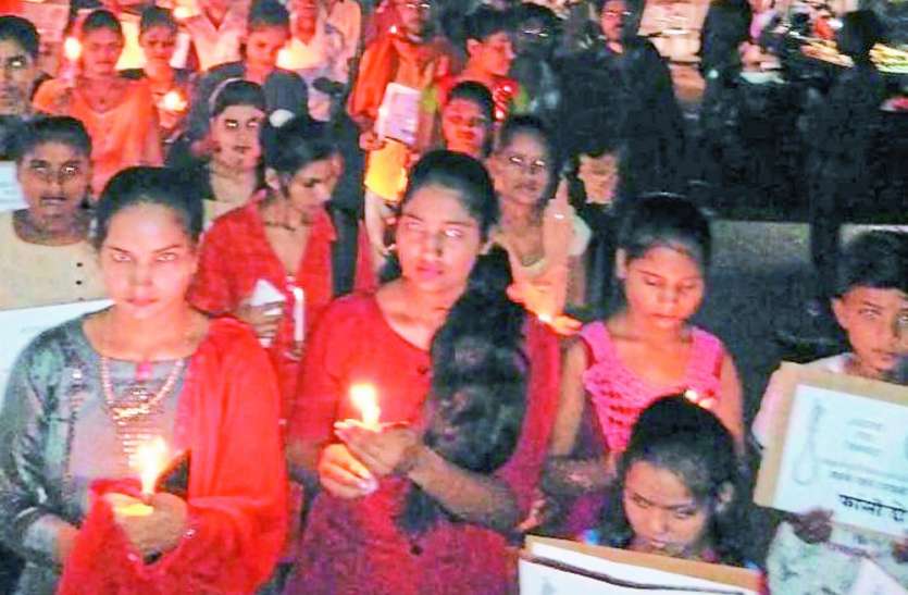 Candle march बजरंग दल ने ट्विंकल केस के दोषियों को फांसी देने की मांग