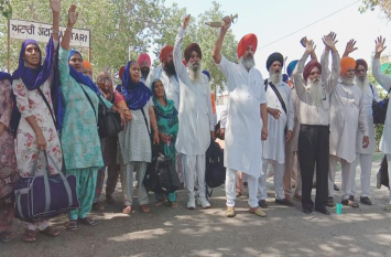 amritsar news: pakistan did not send train for indian sikh devotees Indo-Pak Relation: पाकिस्तान ने नहीं भेजी ट्रेन, श्रीगुरु अर्जुन देव जी का शहीदी पर्व मनाने जा रहे श्रद्धालु अटारी बार्डर से वापस लौटे