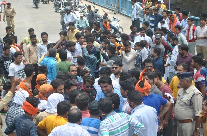 sehore सीवन नदी में गहरीकरण कार्य शुरू नहीं होने पर फूटा गुस्सा, एक घंटे चक्काजाम