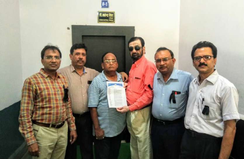 IMA doctors protested by black band आईएमए के चिकित्सकों ने काली पट्टी बांध जताया विरोध