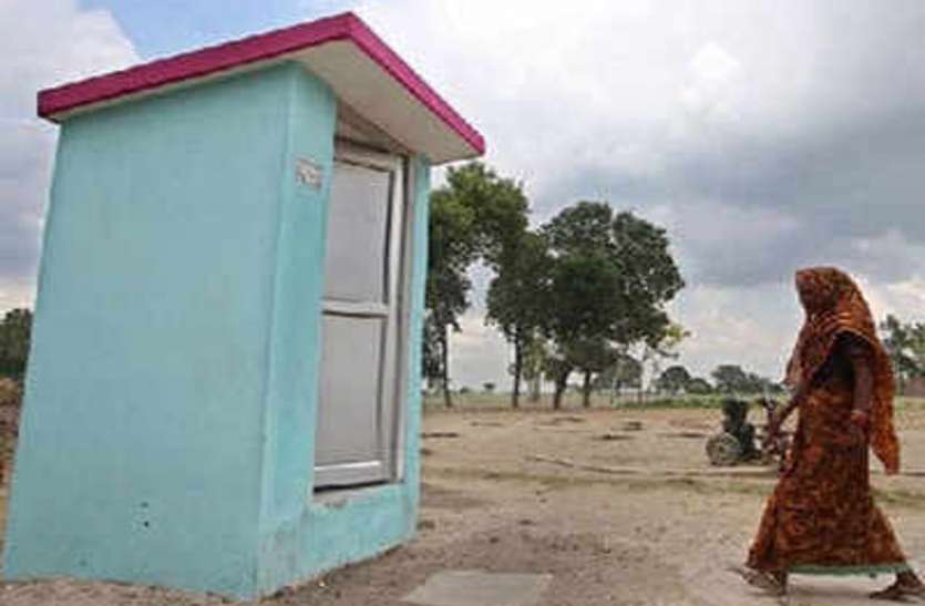 odf अमेठी में औंधे मुंह गिरी शौचालय निर्माण योजना, ओडीएफ गांव में खेतों में जा रहे ग्रामीण