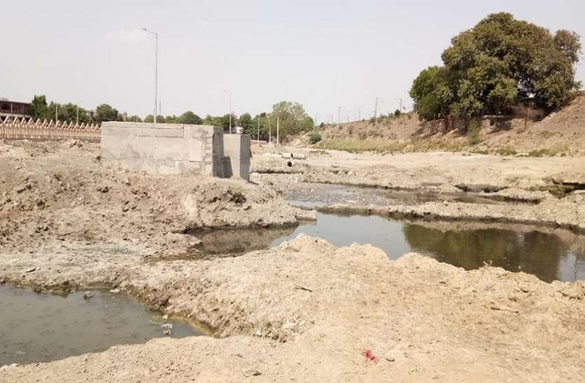 Varuna Corridor सीवर के गंदे पानी से ढह सकता है वरुणा कॉरीडोर का एक हिस्सा, अधिकारियों को परवाह नहीं