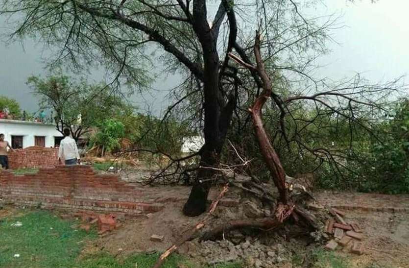 Air and cloud have laid waste, these left वायु और मेघ ने ढाया कहर, छोड़ गए ये मंजर