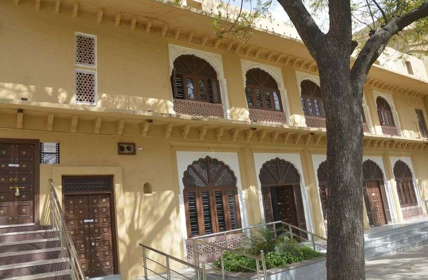 Mahatma Gandhi and Sardar Patel's live documentary film library closed राष्ट्रपिता महात्मा गांधी 'बापू ' व सरदार पटेल की जीवंत डॉक्यूमेंट्री की लाइब्रेरी पर ताला