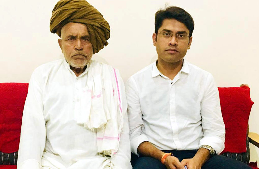 Fathers day 2019 special story for jaipur adm dhara singh meena | Fathers  Day 2019 : कभी गांव में नहीं था कोई अफसर, किसान पिता ने बेटे को बनाया RAS,  अब है